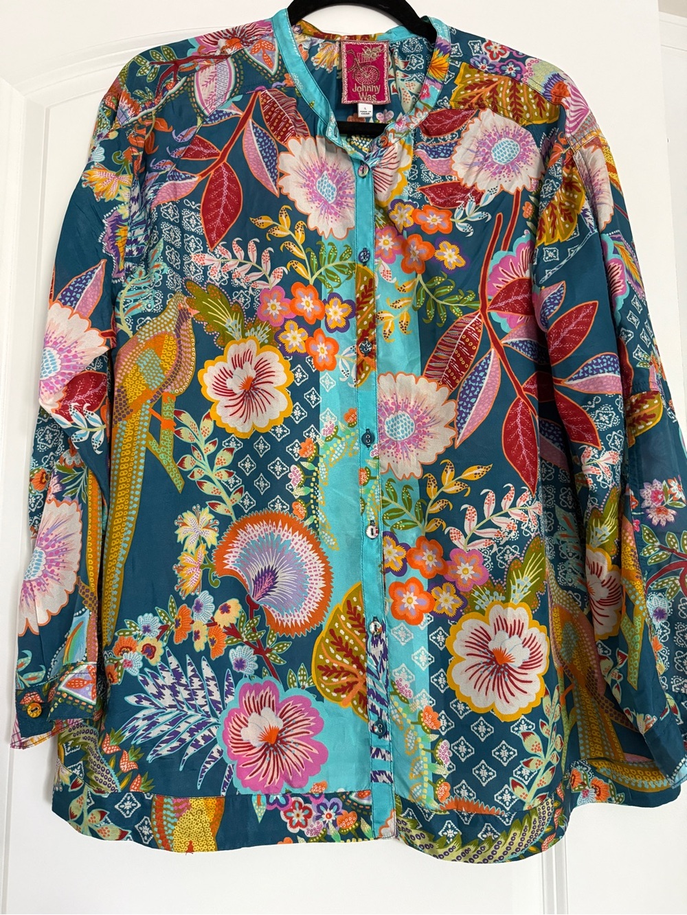 Johnny Was, the Wild Kalani Button-Up Top in 100% silk in Wildbird color. EUC